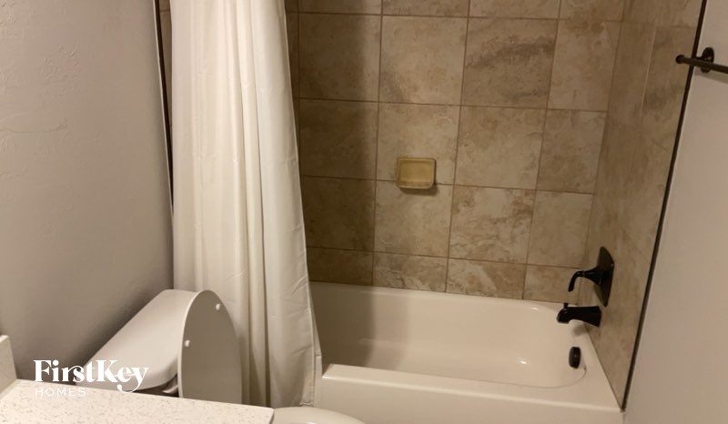 4233 NW 154th Street 4 Beds House for Rent - Photo Gallery 11