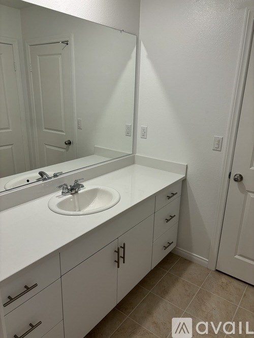 A bathroom with a sink and mirror.