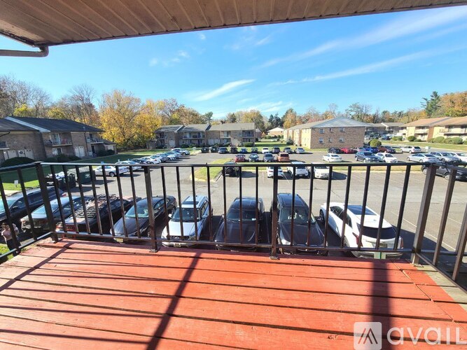 A parking lot with cars and a building in the background.