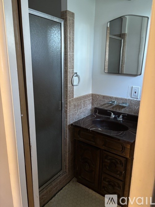 A bathroom with a sink and mirror.