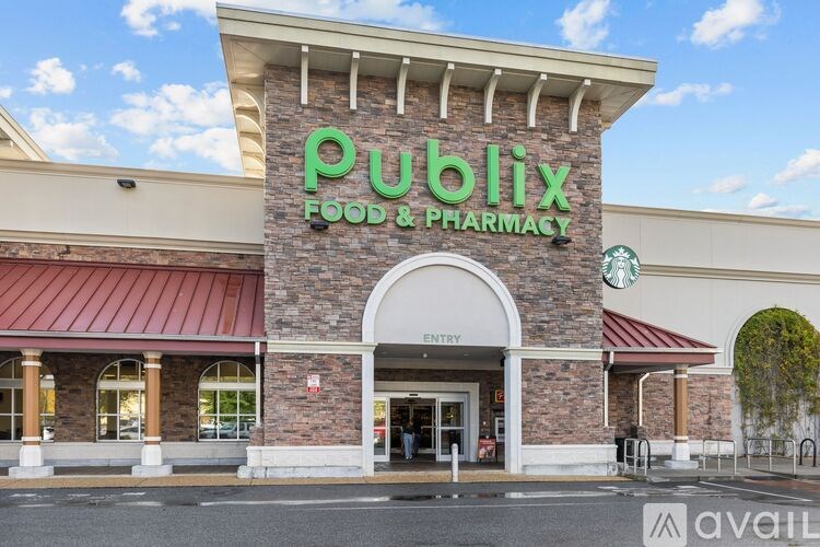 The front of a Publix Food & Pharmacy store.