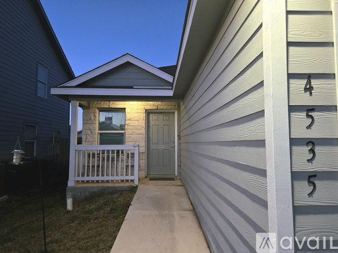 A house numbered 4535 is shown with a porch and a front door.