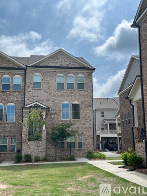 A row of houses with a grassy front yard.