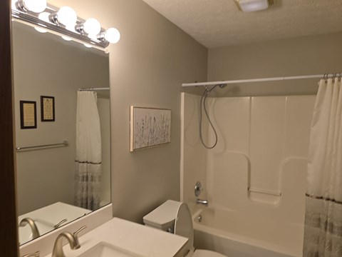 281 East Main Street 3 Beds Apartment for Rent