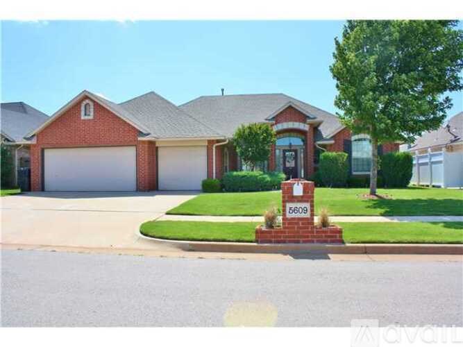 A house with the number 6609 in front of it.