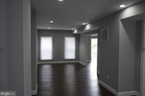 3722 Woodhaven Ave 4 Beds Apartment for Rent - Photo Gallery 2