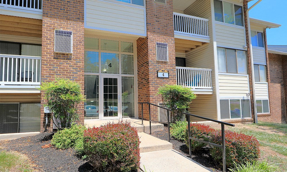 a view of the front entrance of an apartment building
