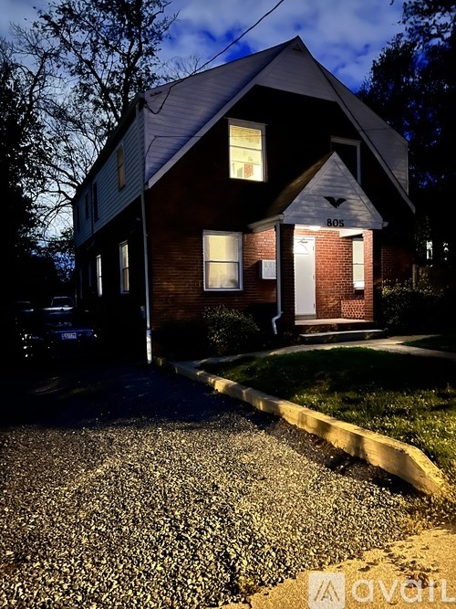 A house with the number 805 on the front.