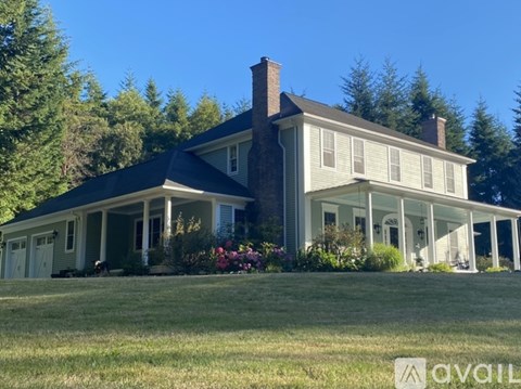 A house with a green lawn in front of it.