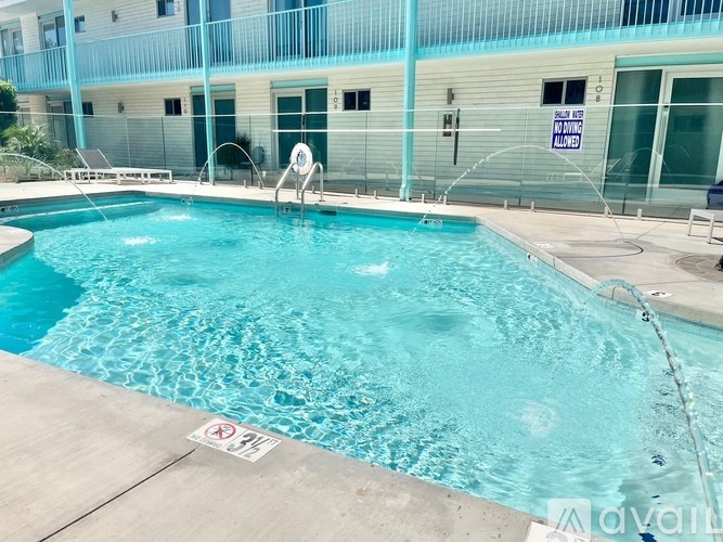 A pool with a sign that says no diving.