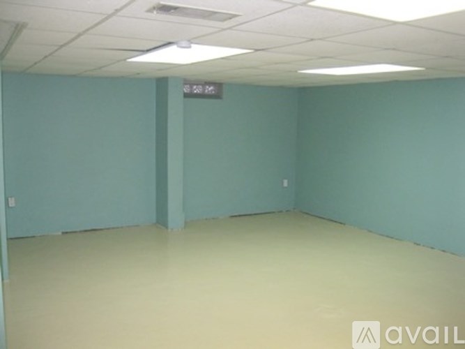 A room with light blue walls and a white ceiling with a sign that says "10.30".