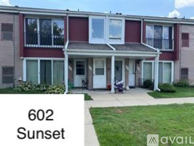 A house with the number 602 and the word Sunset on it.