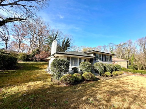 10 Cloverdale Lane 3 Beds Apartment for Rent