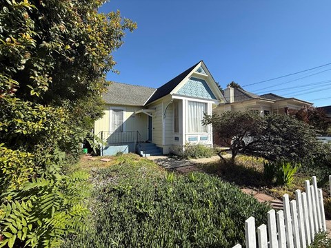 724 RIVERSIDE AVE. 3 Beds Apartment for Rent