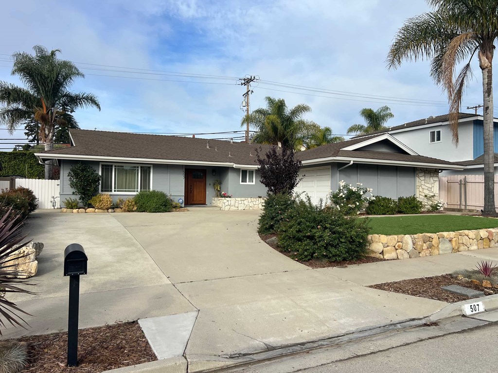 507 Calle Mastil 3 Beds House for Rent - Photo Gallery 1