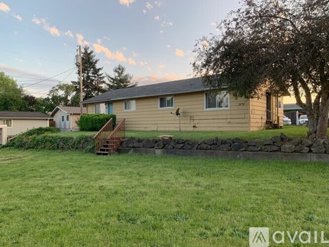 2735 Hefner Avenue 2 Beds Apartment for Rent