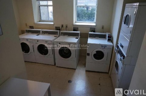 A laundry room with washers and dryers in it.