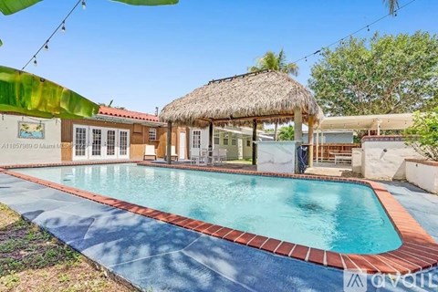 247 SW 5Th St 4 Beds Apartment for Rent