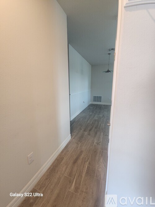 A room with Galaxy S22 Ultra written on the floor.