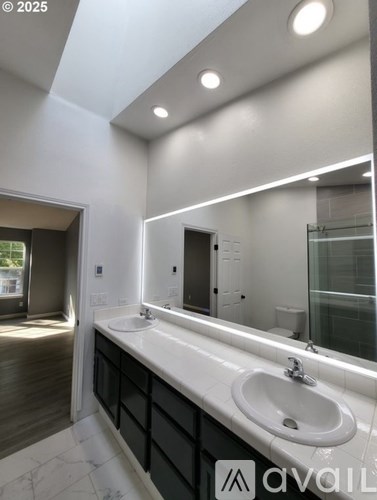 A bathroom with a sink and mirror.