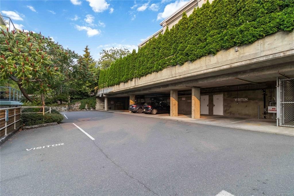 A parking lot with a green wall on top of the building.