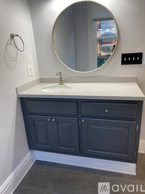 A bathroom with a sink and a mirror.