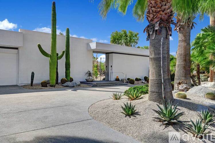 Source URL: https://prod-avail.s3.amazonaws.com/public_images/41716168/listing/FRONT-OF-HOUSE-CIRCULAR-DRIVE-MLS.jpg