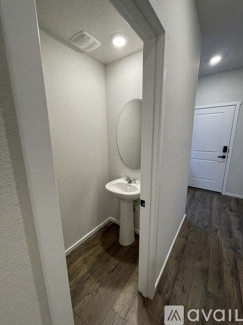 A bathroom with a sink and mirror.