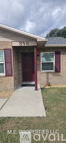 A house with the number 815 on the front door.