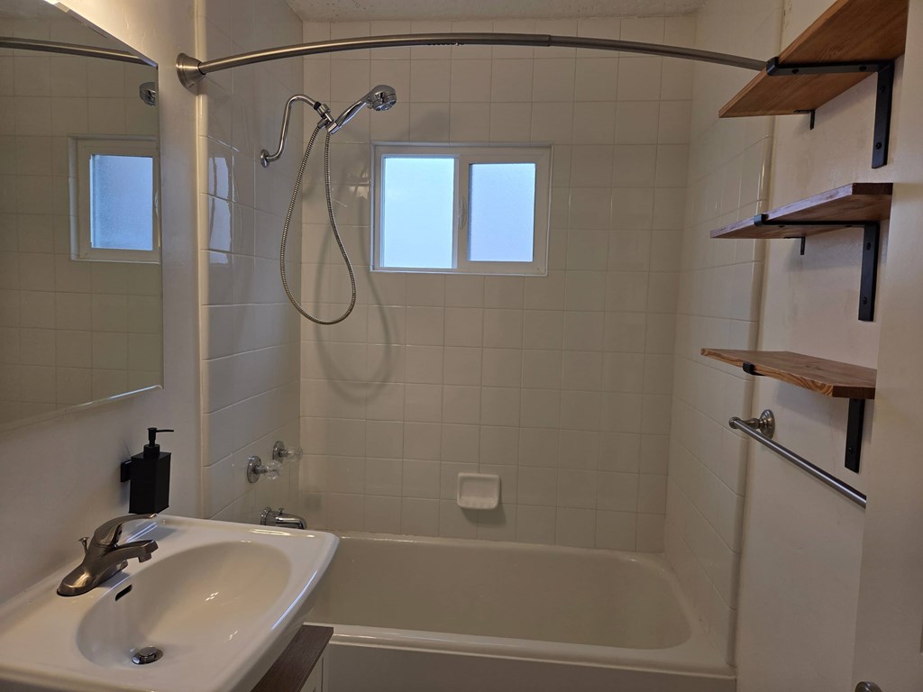 555 E 100 S #304 1 Bed House for Rent - Photo Gallery 6