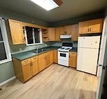 9268 85 Street 4 Beds House for Rent - Photo Gallery 1
