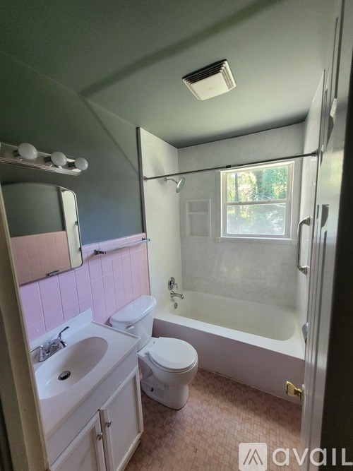 A bathroom with a toilet, sink, and bathtub.