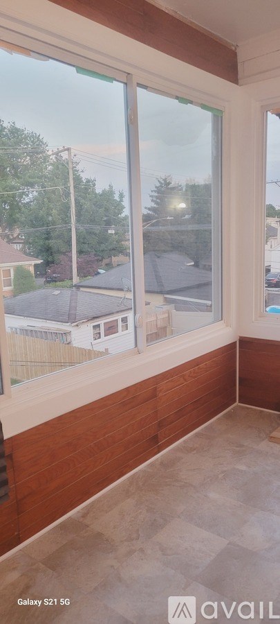 A room with a Galaxy S21 5G smartphone on the wall.