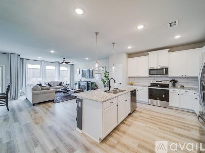 2218 Maplewood Drive 4 Beds Single Family Home for Rent - Photo Gallery 2