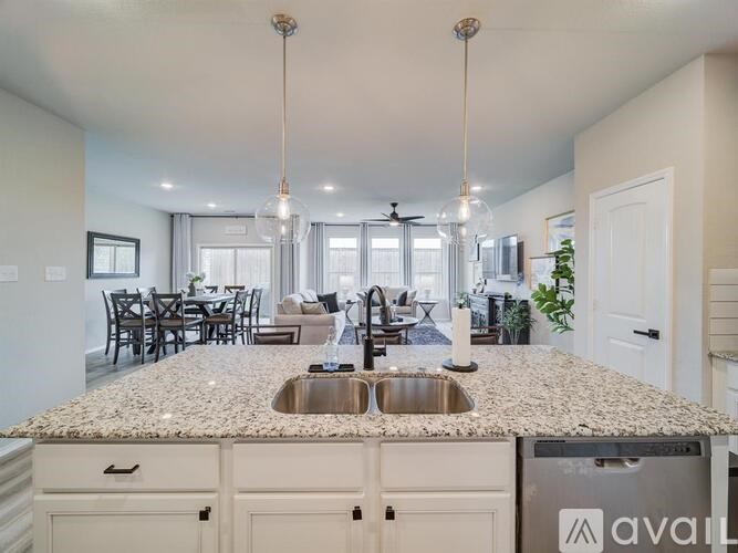 2218 Maplewood Drive 4 Beds Single Family Home for Rent - Photo Gallery 13