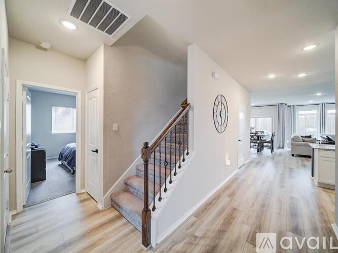 2218 Maplewood Drive 4 Beds Single Family Home for Rent - Photo Gallery 15