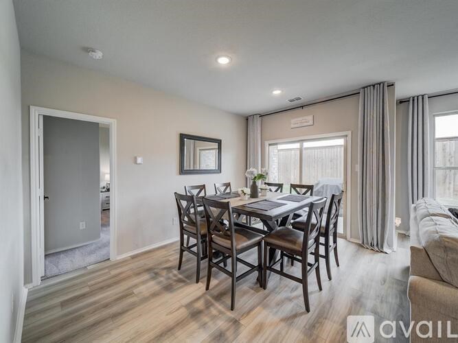 2218 Maplewood Drive 4 Beds Single Family Home for Rent - Photo Gallery 17