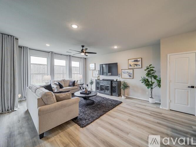 2218 Maplewood Drive 4 Beds Single Family Home for Rent - Photo Gallery 18