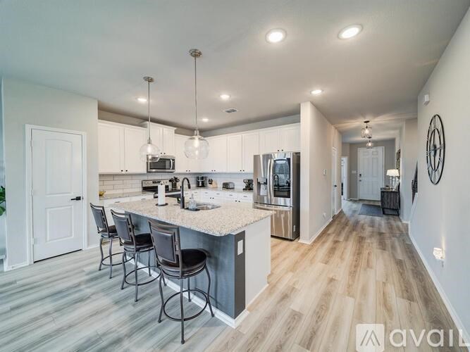 2218 Maplewood Drive 4 Beds Single Family Home for Rent - Photo Gallery 3