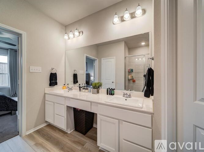 2218 Maplewood Drive 4 Beds Single Family Home for Rent - Photo Gallery 25