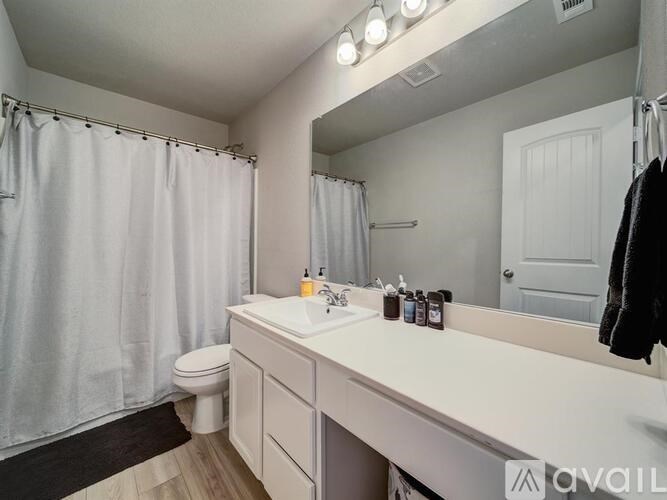 2218 Maplewood Drive 4 Beds Single Family Home for Rent - Photo Gallery 33