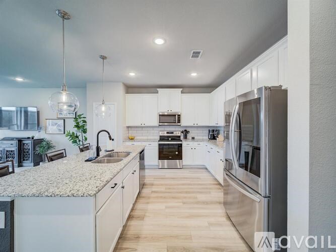 2218 Maplewood Drive 4 Beds Single Family Home for Rent - Photo Gallery 8