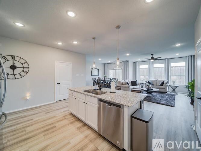 2218 Maplewood Drive 4 Beds Single Family Home for Rent - Photo Gallery 9