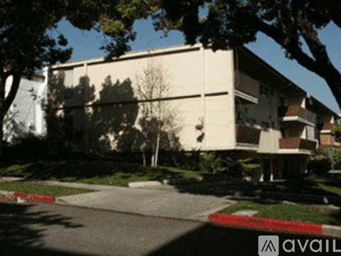 1344 North Columbus Avenue 2 Beds Apartment for Rent