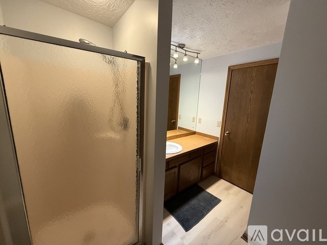 A bathroom with a sink and mirror.