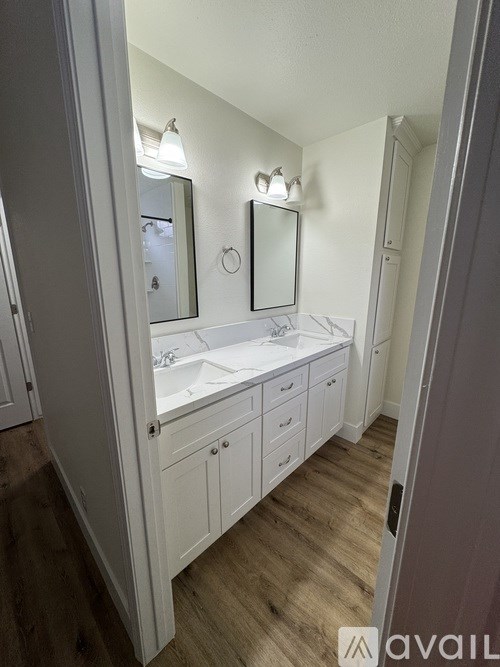 A bathroom with a sink and a mirror.