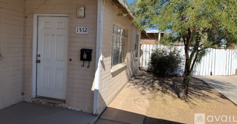 A house with the number 1572 on the front door.