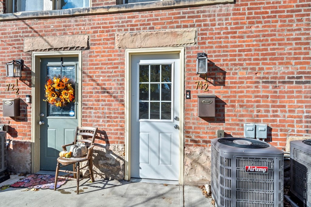 74 1/2 N Ohio Avenue 3 Beds House for Rent - Photo Gallery 59