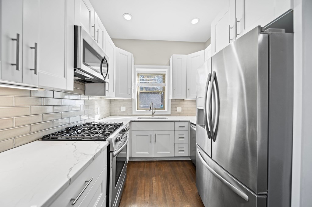 74 1/2 N Ohio Avenue 3 Beds House for Rent - Photo Gallery 6