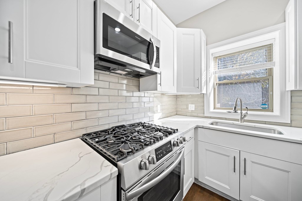 74 1/2 N Ohio Avenue 3 Beds House for Rent - Photo Gallery 17